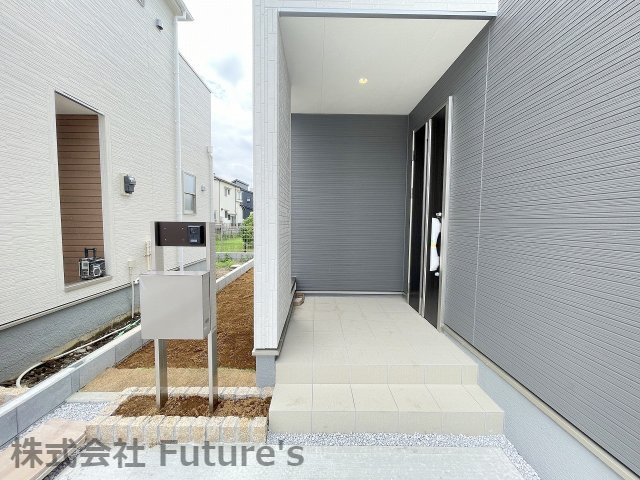八潮市西袋　新築戸建　全5棟　4号棟のエントランス|玄関エントランス