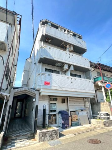 エスコートパレスの外観