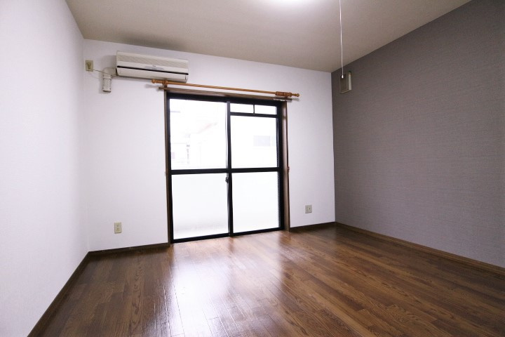 エスコートパレスの居間・リビング