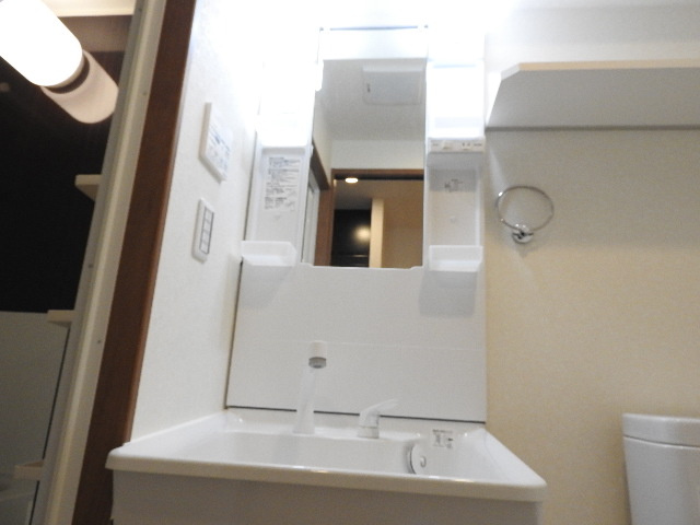 川崎市中原区上丸子山王町２丁目の賃貸マンションの独立洗面台|他のお部屋の参考写真となります。
