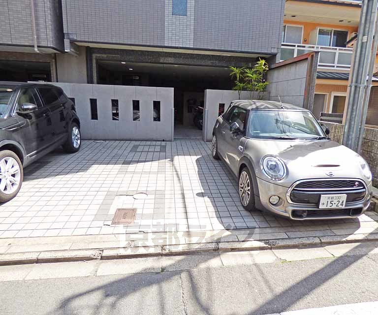 サンパティック壹番館の駐車場