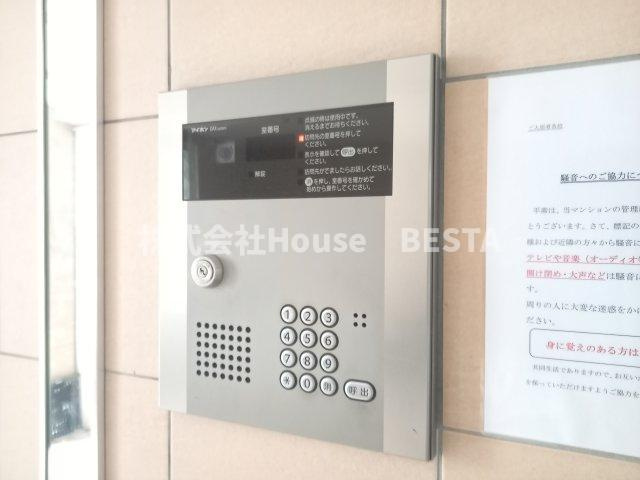 シュープリームのエントランス