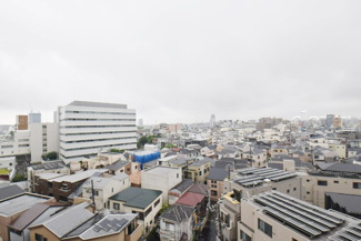 【展望】 | 眼前に広がる空の雄大さと、このお部屋の自慢の一つである「眺望」をご覧ください。毎日、この景色を独り占めできる新生活に夢が広がります。～即日のご見学可能～　お問合せはお気軽にどうぞ。