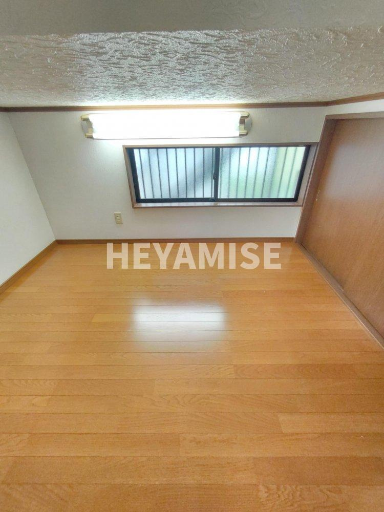 ブルーハイツ辻町の洋室