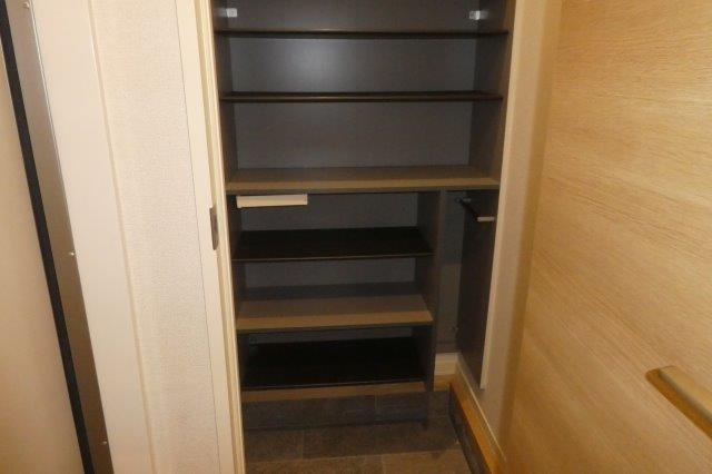 トゥモローランドの収納|玄関横収納
