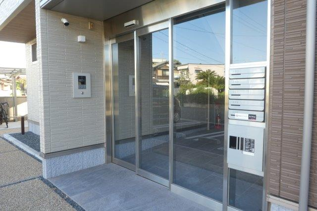 トゥモローランドのエントランス|オートロック
