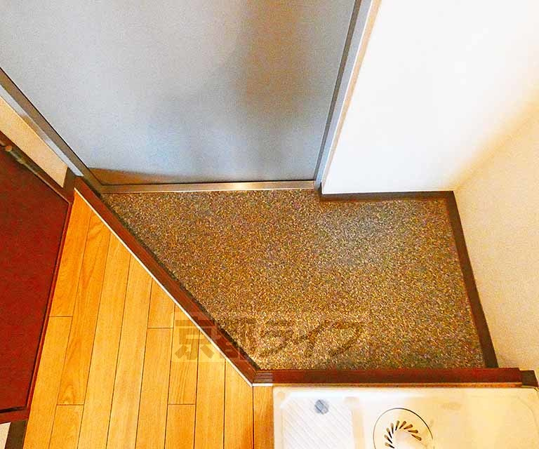 清和院マンションの玄関