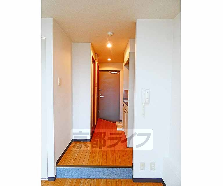 清和院マンションの玄関