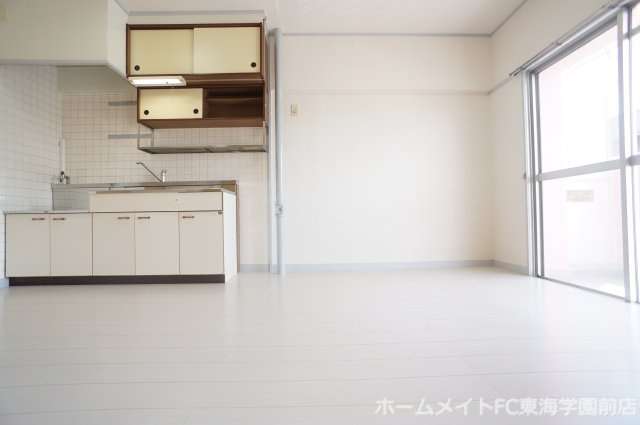 熊本市中央区上水前寺２丁目の賃貸マンションの居間・リビング