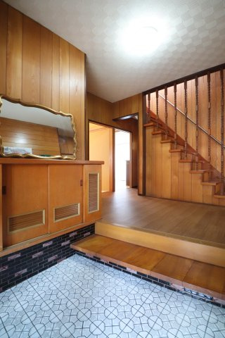 荒木町中古戸建の玄関