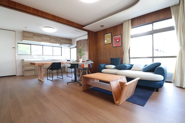 荒木町中古戸建の居間・リビング