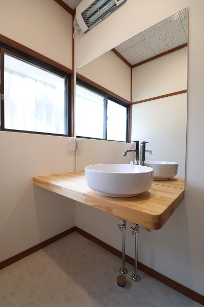 荒木町中古戸建の洗面所