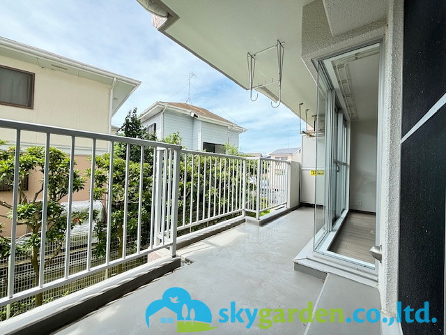 平塚パークサイドダイヤモンドマンションのバルコニー|外からの目が気にならないバルコニーで洗濯物が干せます