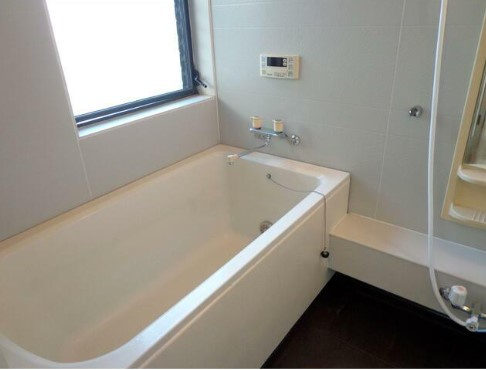 坂戸市鶴舞戸建貸家の浴室|2F