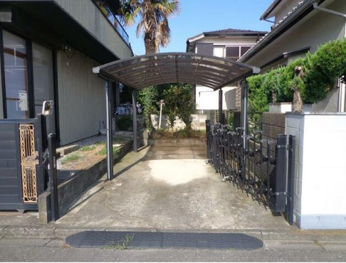 坂戸市鶴舞戸建貸家の駐車場