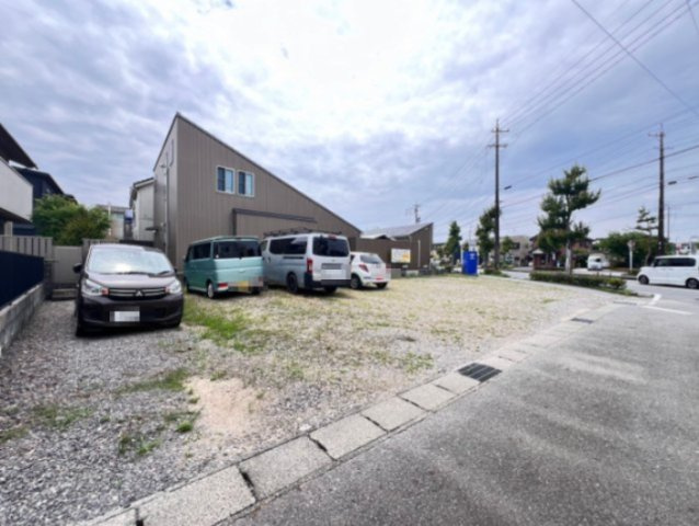 大平町東上野貸店舗の駐車場