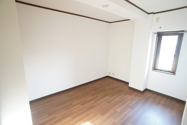 ファミール宝塚の居間・リビング