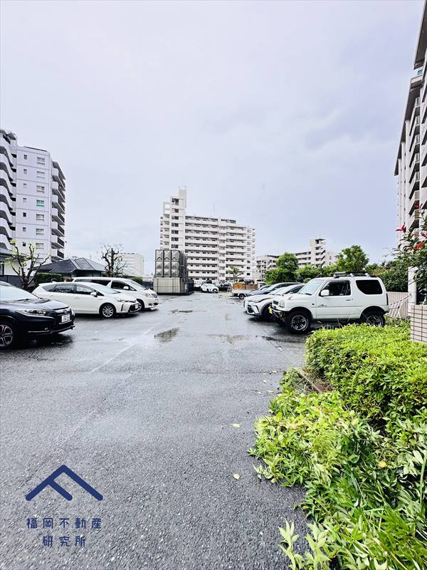 アーサー和白丘フォレスタの駐車場