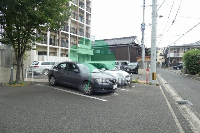 レジデンシャルヒルズプライムスクエアの駐車場