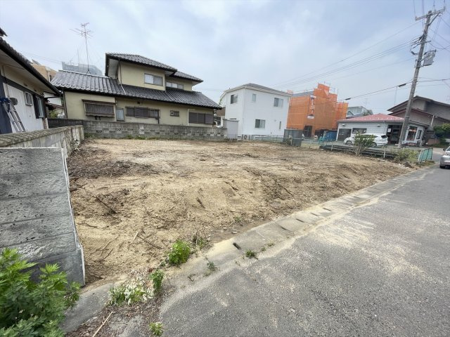 富田町上赤沼土地の前面道路含む現地写真