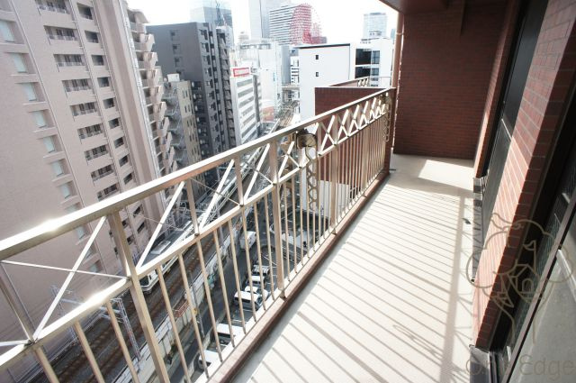 ドムス東梅田のバルコニー