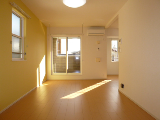 倉敷市児島下の町１丁目のアパートの居間・リビング