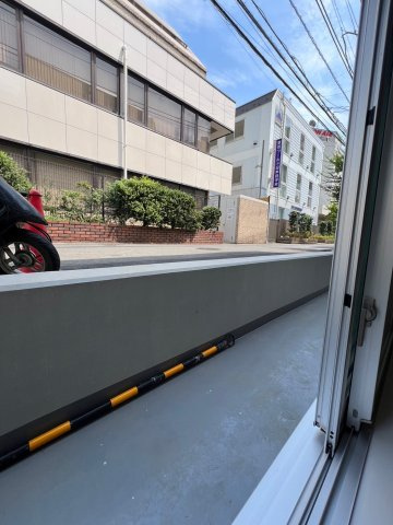 新宿WEST PLACEの展望|半地下ですが日当たり良好です