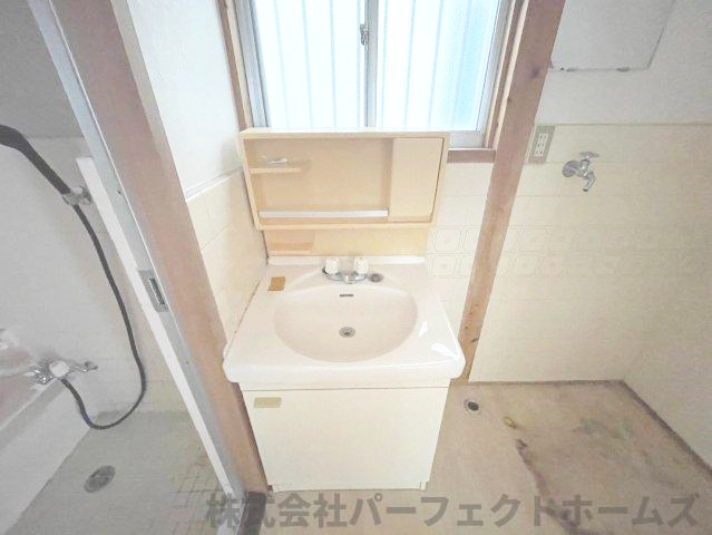国松町戸建の独立洗面台|独立洗面台で身支度をすべて済ませてしまいましょう