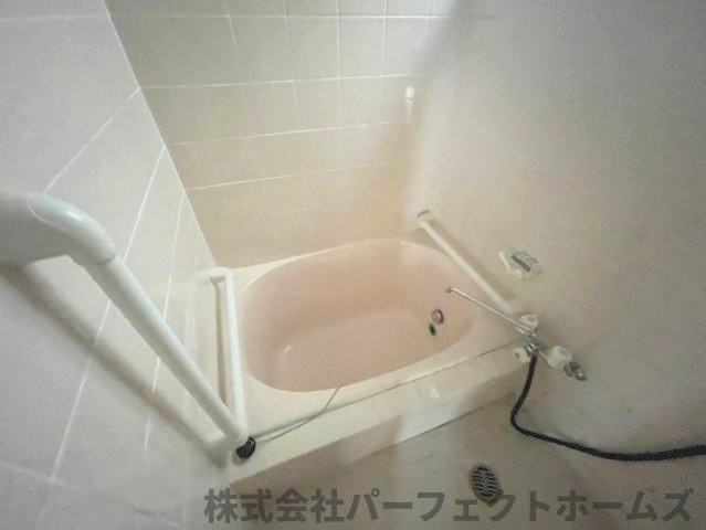 国松町戸建の浴室|コンパクトで使いやすいお風呂です