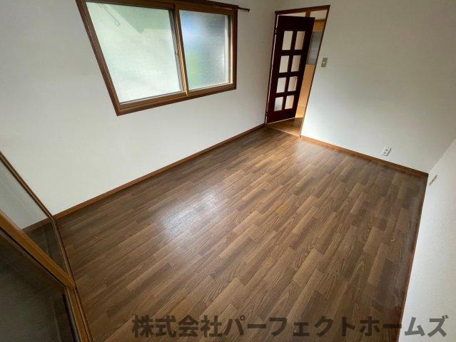 国松町戸建の洋室|広々とした洋室です