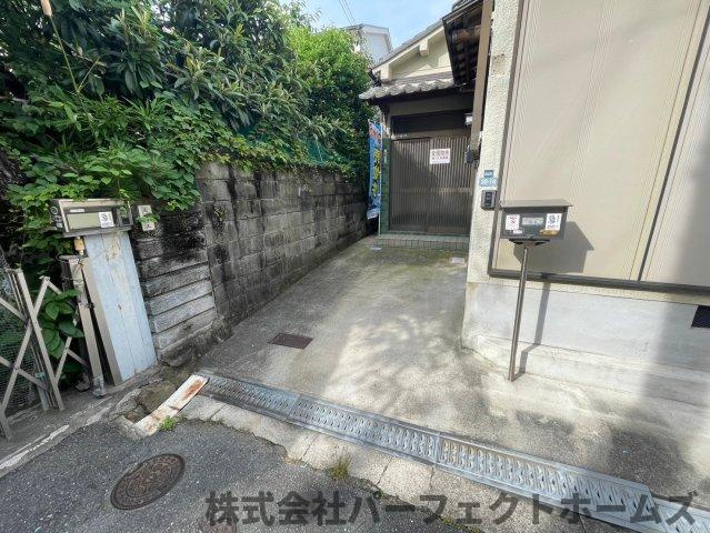 国松町戸建の駐車場|駐車場があるので、車を買う予定の方も安心です