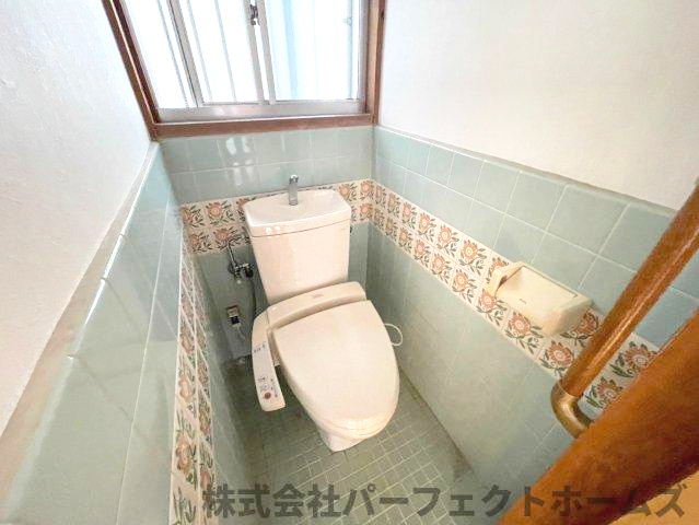国松町戸建のトイレ|ゆったりとした空間のトイレです