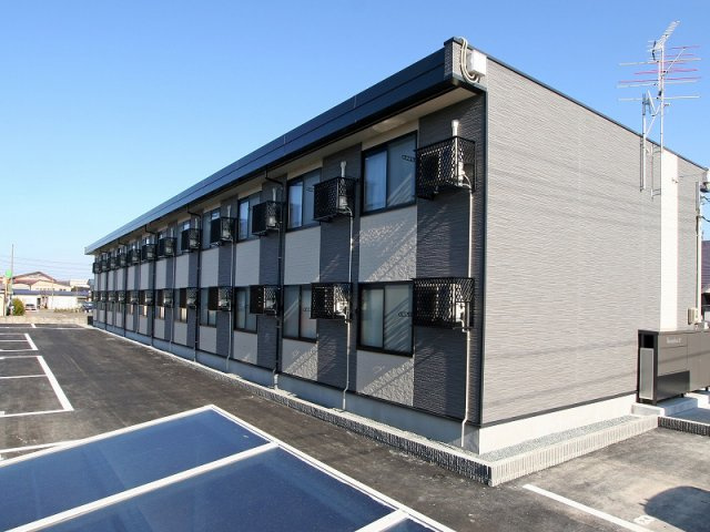 レオパレスシャルマン　ドミールの外観|外はこのようになっています