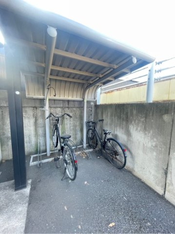 ベルメゾン彩の駐車場