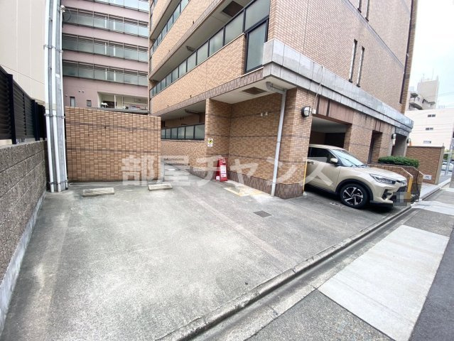 アンフィニMの駐車場