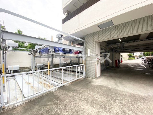 レスパス千種の駐車場