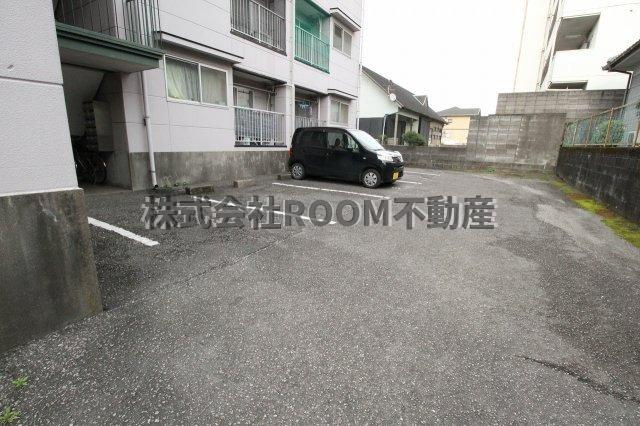 ガーデンKH3の駐車場|駐車場に車を止められます
