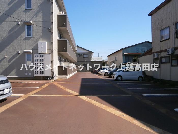 グランディール石橋の駐車場|消雪付駐車場
