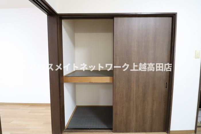 コーポ グランノーブルの収納|押入