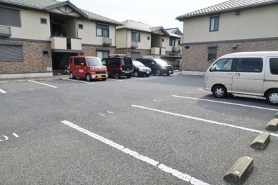 敷地内駐車場、空き確認要