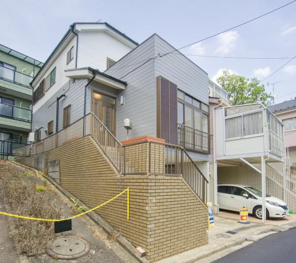 横浜市港北区菊名４丁目の中古一戸建の外観|周辺は生活利便施設が点在しています。
是非一度、現地へお越しください！
ご自宅までの送迎も可能です！