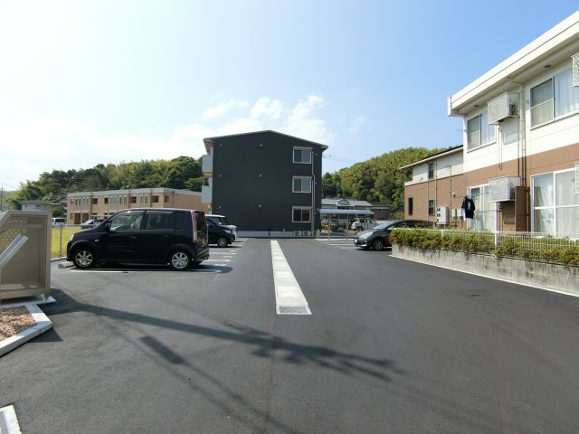 ル　スリールの駐車場