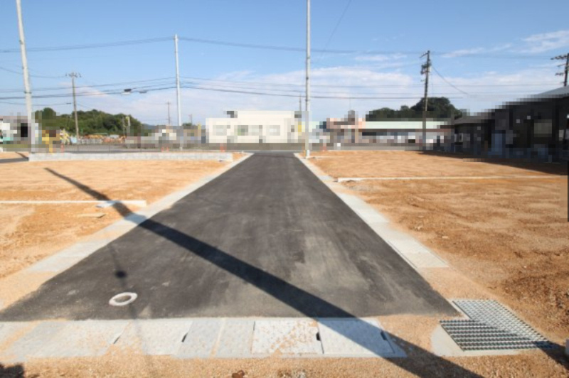 土佐市蓮池　8号地　建築条件なし　売土地（全9区画）の前面道路含む現地写真