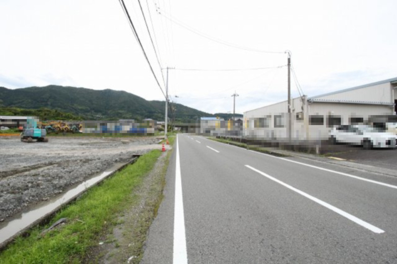土佐市蓮池　9号地　建築条件なし　売土地（全9区画）の前面道路含む現地写真