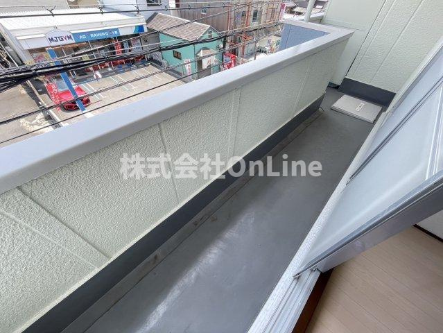 八尾市東山本町３丁目のアパートのバルコニー