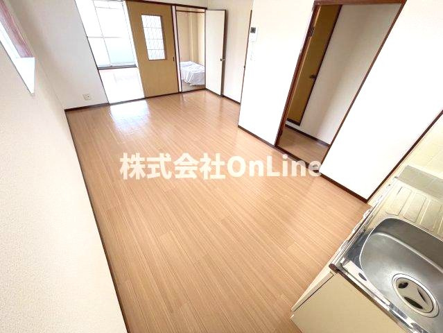 八尾市東山本町３丁目のアパートの居間・リビング