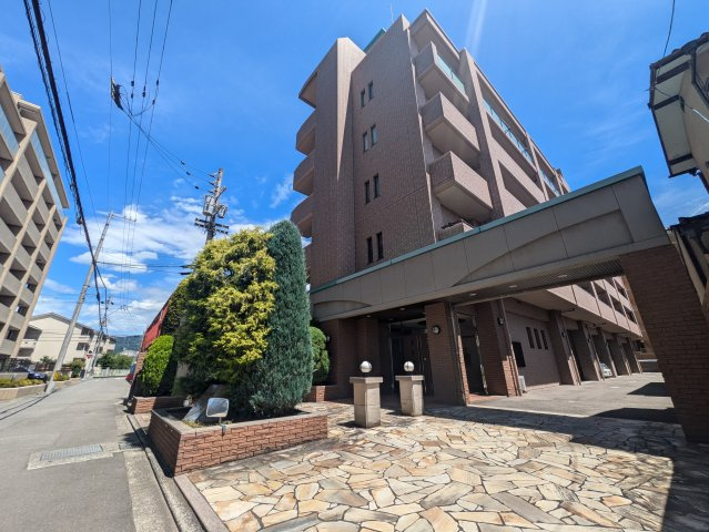 ジェイシティ持田の外観|外壁タイルのかっこいい分譲マンション
管理が丁寧なマンションです