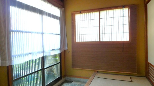 平田町　戸建ての玄関|１F　南側玄関は、庭側から出入りできます。