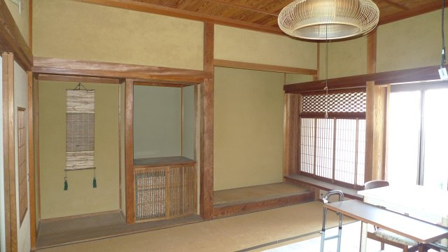 平田町　戸建ての和室|１F　台所に隣接した和室。床の間、縁側付の和室です。
