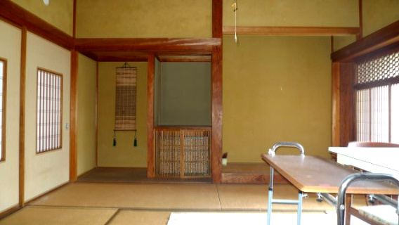 平田町　戸建ての和室|１F　台所に隣接した和室。床の間、縁側付の和室です。